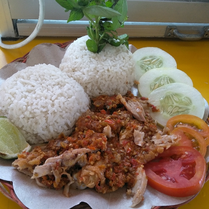 Ayam Geprek plus Nasi