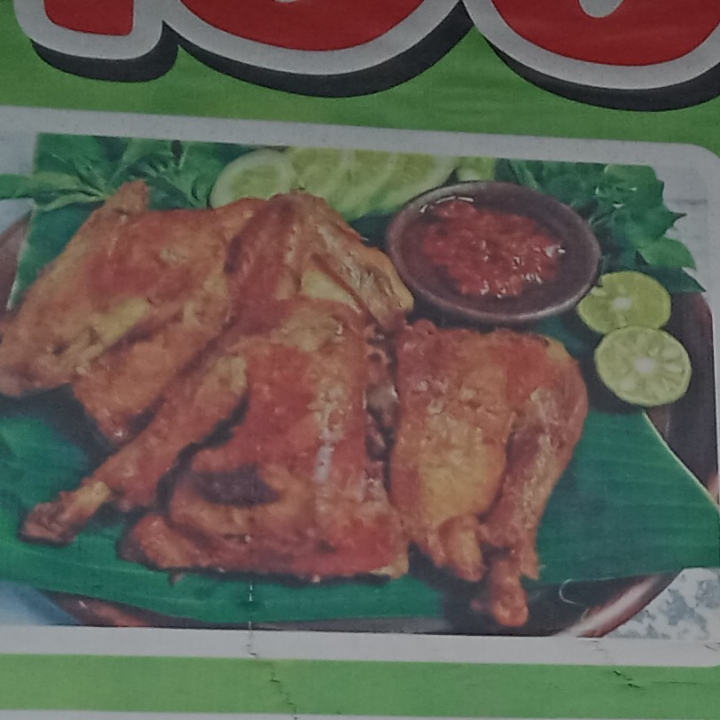 Ayam Goreng Dengan Nasi