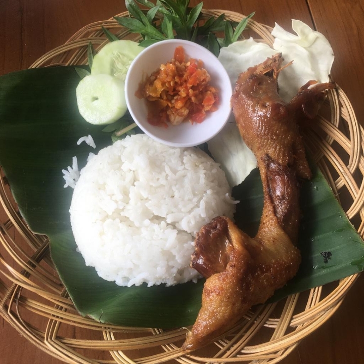 Ayam Goreng Kepala Dan Nasi