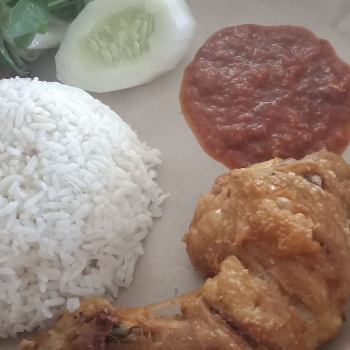 Ayam Goreng Komplit