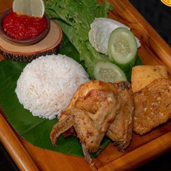 Ayam Goreng Komplit