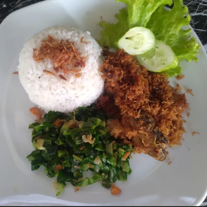 Ayam Goreng Komplit