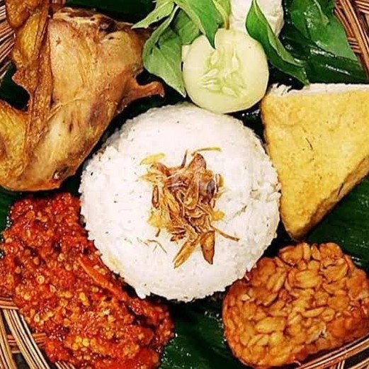 Ayam Goreng Komplit