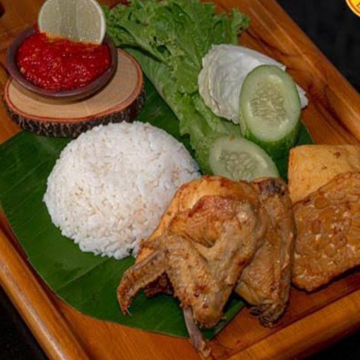 Ayam Goreng Komplit