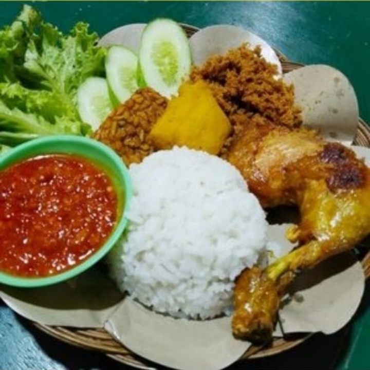 Ayam Goreng Kremes Plus Nasi