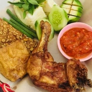 Ayam Goreng Lalapan