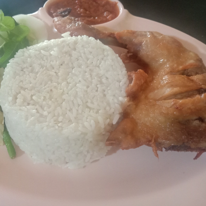 Ayam Goreng Lalapan