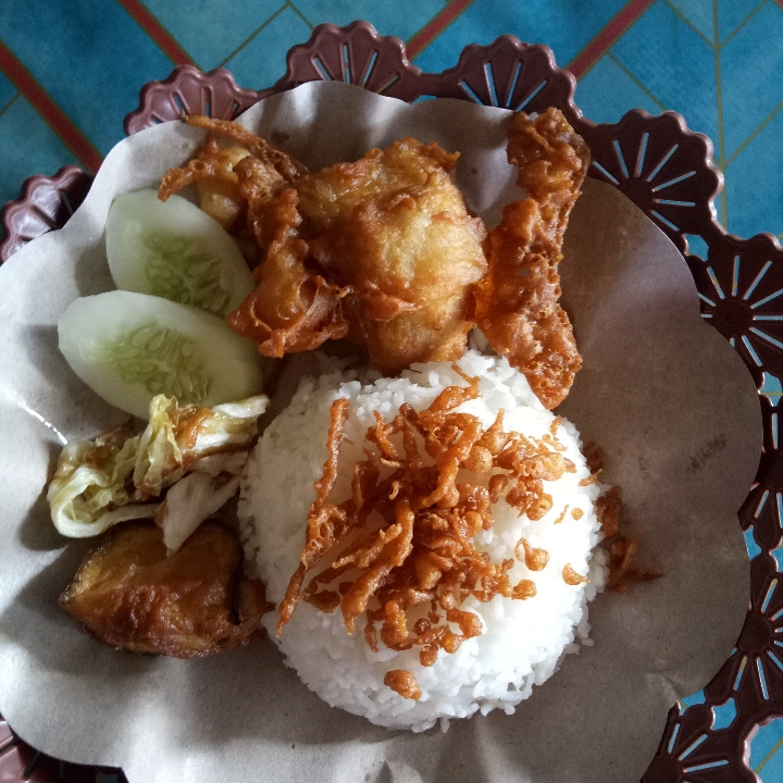 Ayam Goreng Lalapan Bonus Teh Poci