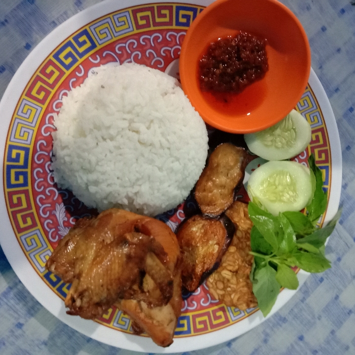 Ayam Goreng Lalapan Dada