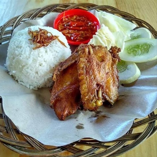 Ayam Goreng Lalapan Plus Nasi