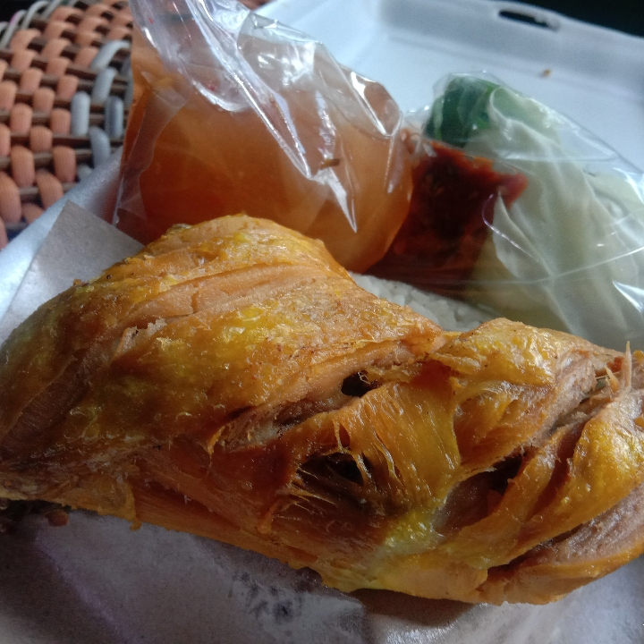 Ayam Goreng Pakai Nasi