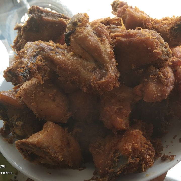Ayam Goreng Srundeng Dengan Nasi