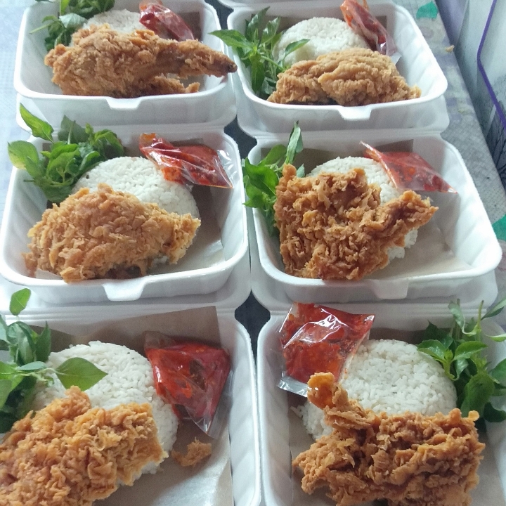 Ayam Gprek Dan Nasi 