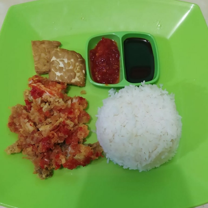 Ayam Gprek Sama Nasi