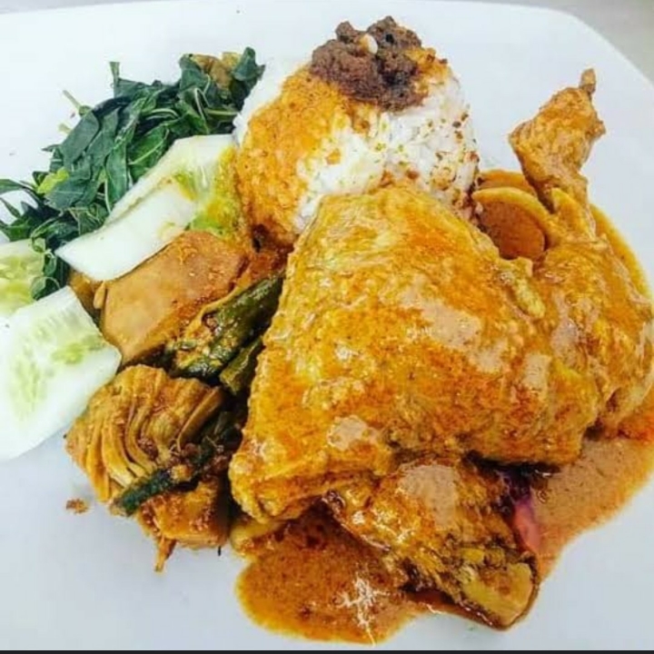 Ayam Gulai Komplit