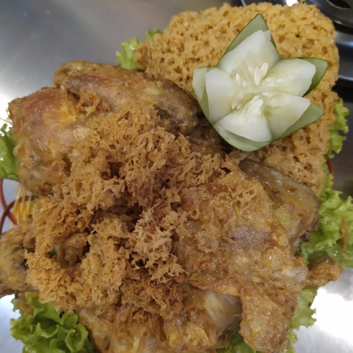 Ayam Kalasan Kremes Nasi Sambal Dan Lalapan