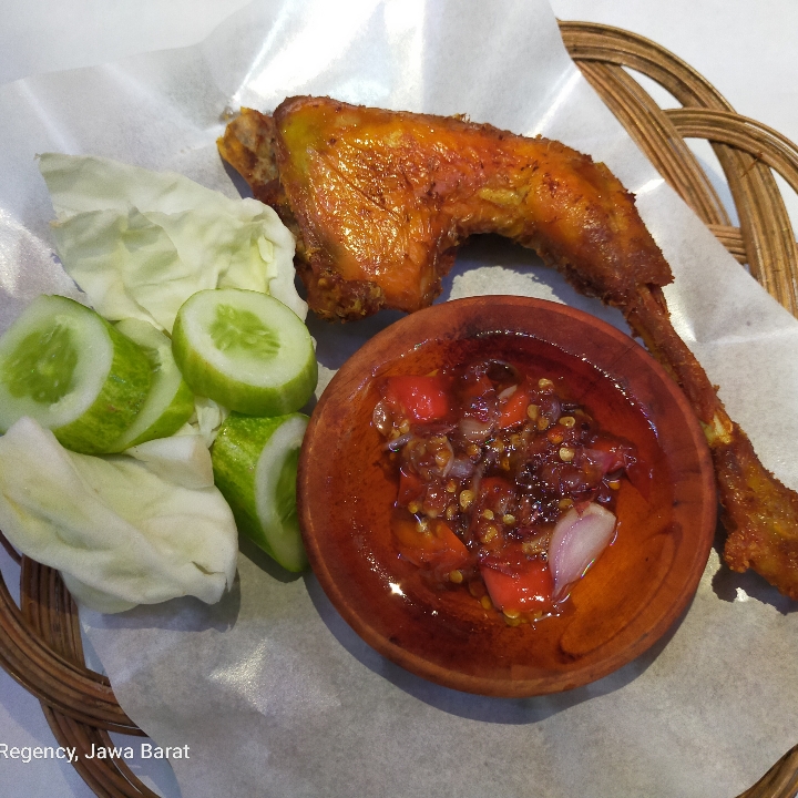 Ayam Kampyng Goreng Sambal Matah