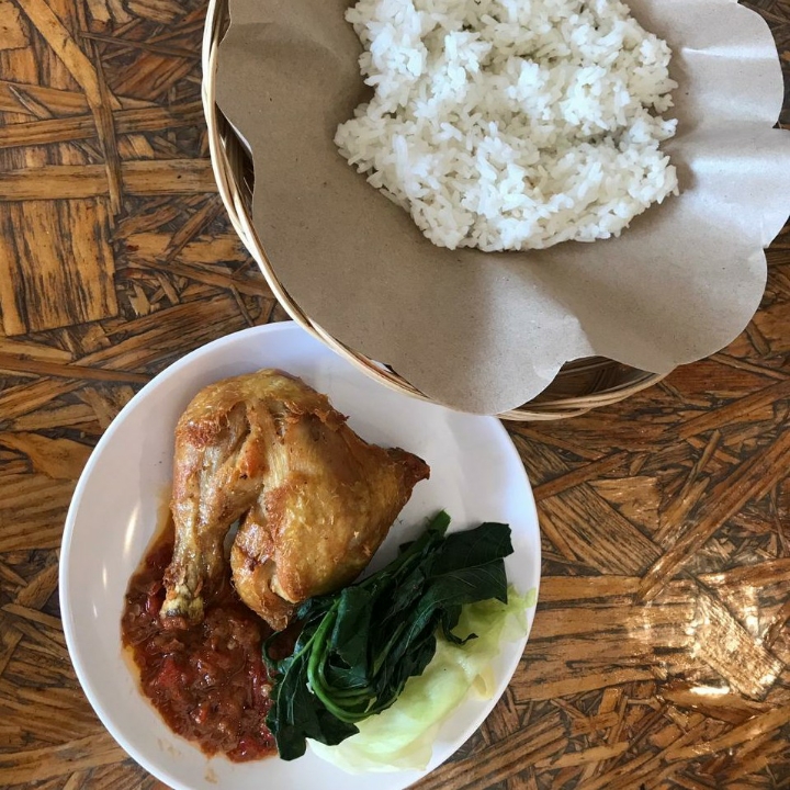 Ayam Lalapan Besar Plus Nasi