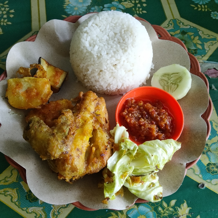 Ayam Lalapan Dada Nasi