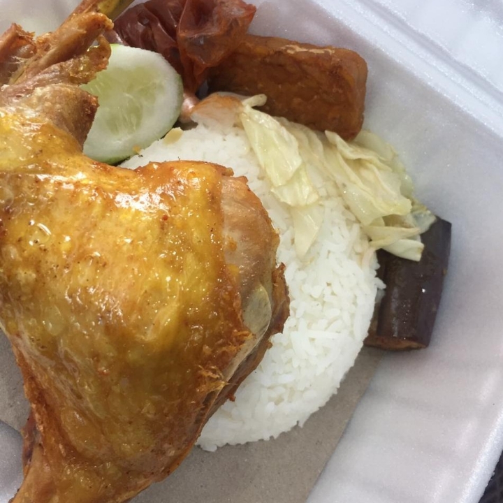 Ayam Lalapan Jumbo Komplit