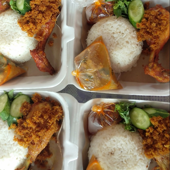 Ayam Lengkuas Dan Laos