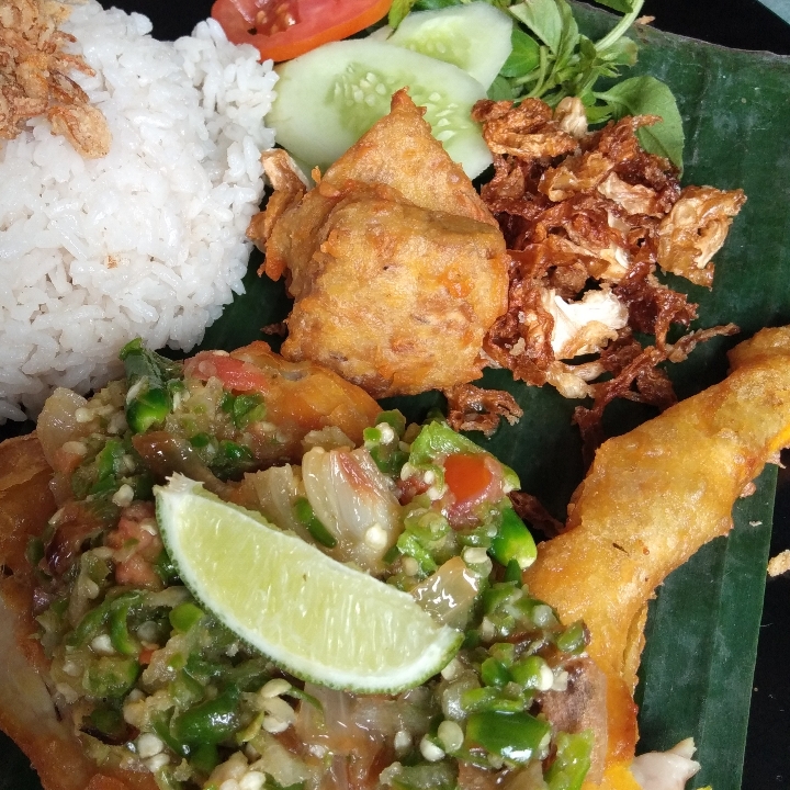 Ayam Pecak Nasi