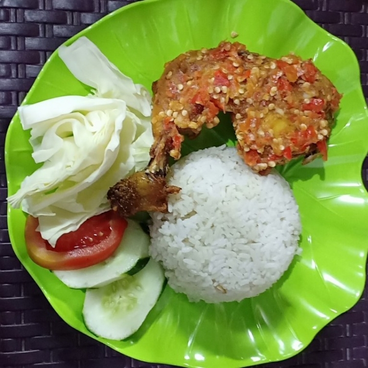 Ayam Penyet Dan Nasi