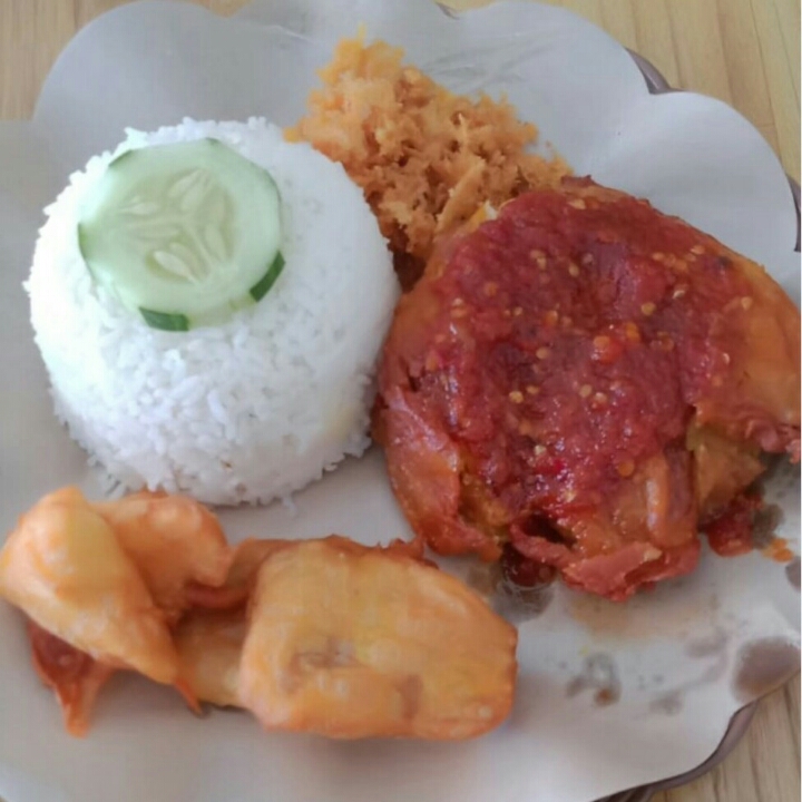 Ayam Penyet Besar Sudah Pakai Nasi