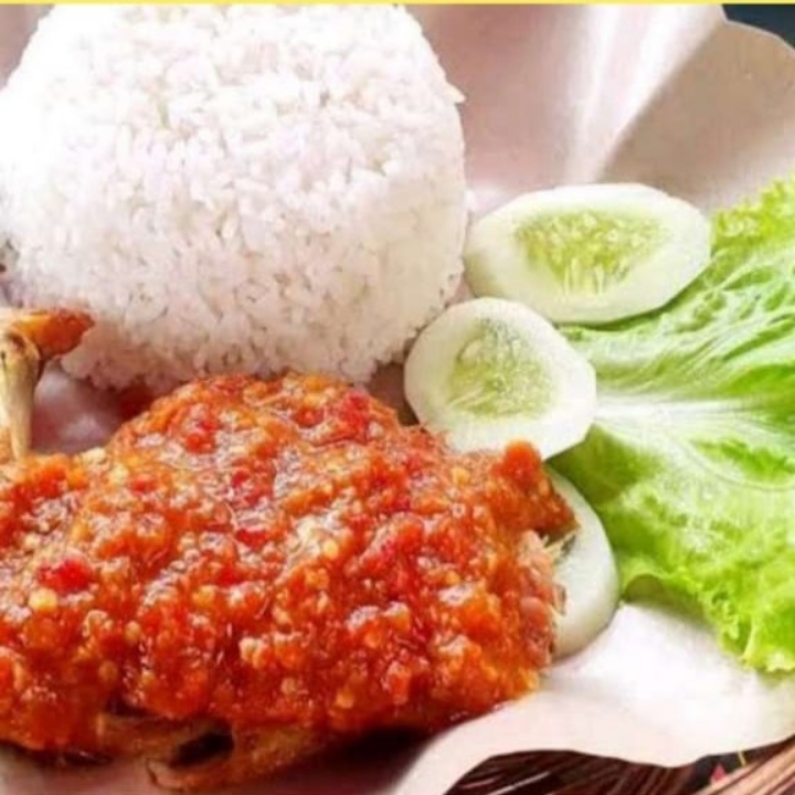 Ayam Penyet Dan Es Teh