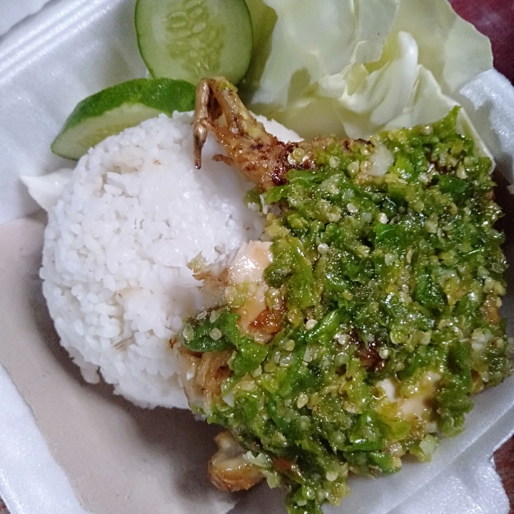 Ayam Penyet Sambel Ijo Dengan Nasi