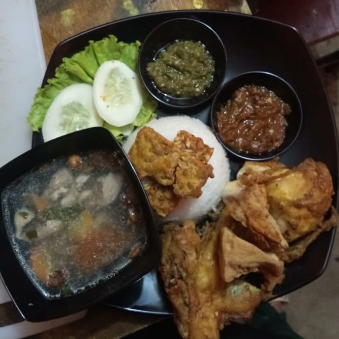 Ayam Penyet Jumbo Plus Nasi