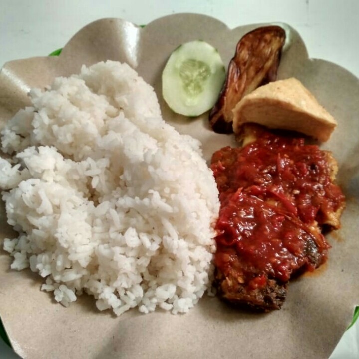 Ayam Penyet Lalapan Plus Nasi