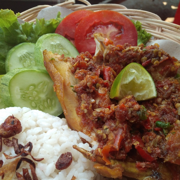 Ayam Penyet Nasi