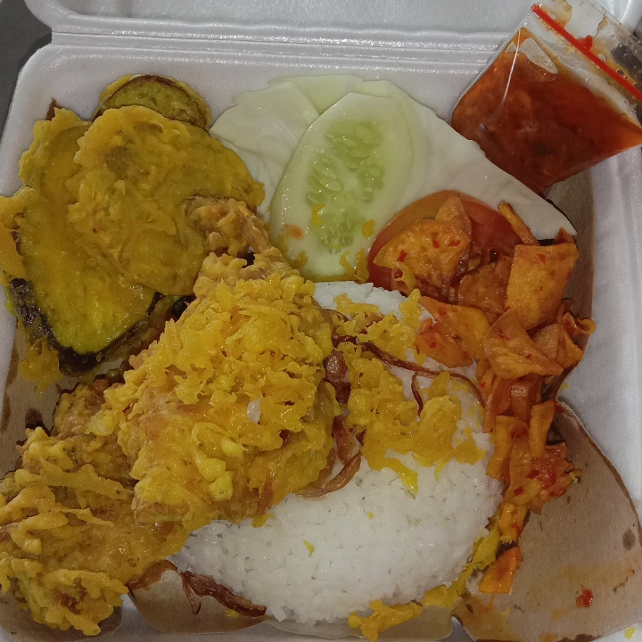 Ayam Penyet Plus Nasi