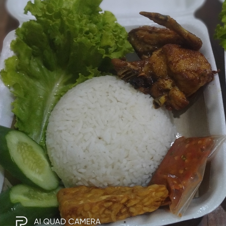 Ayam Penyet Plus Tempe Goreng