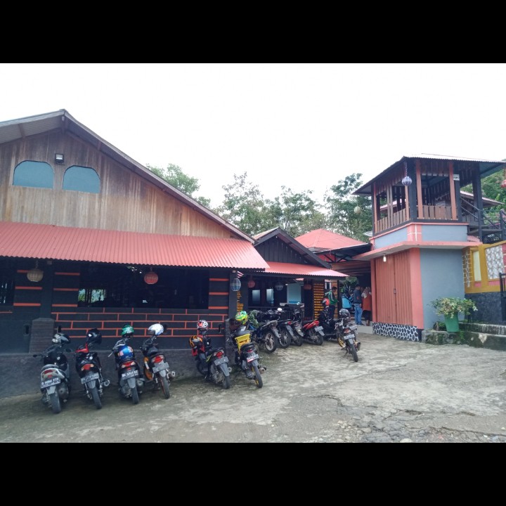 Ayam Penyet Puncak Bendungan