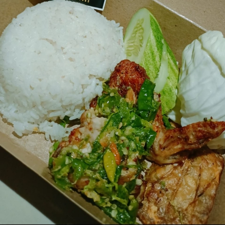 Ayam Penyet Sambel Ijo Dan Nasi
