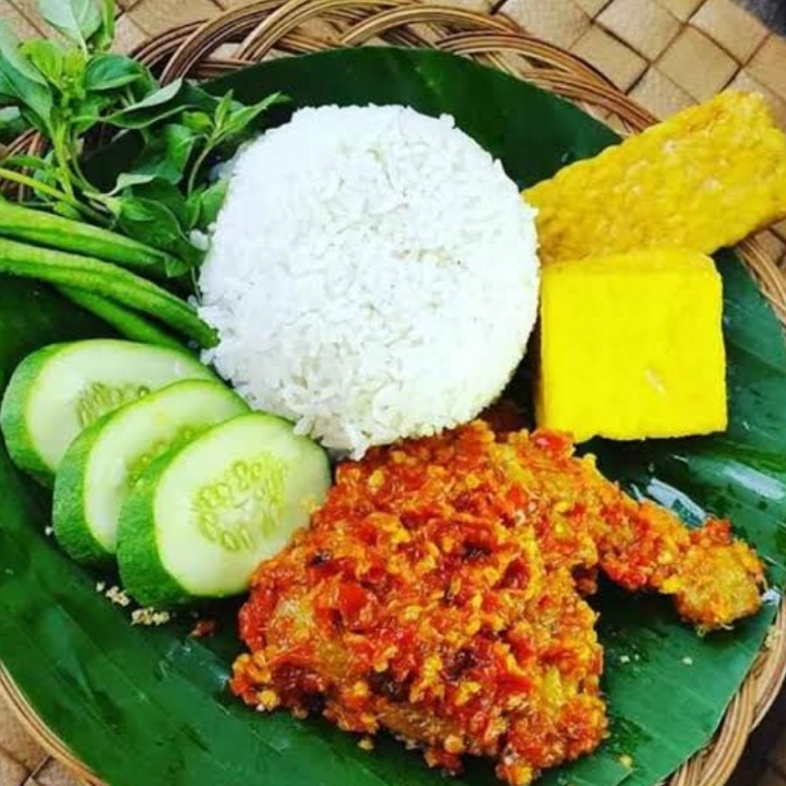 Ayam Penyet Spesial