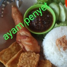 Nasi Ayam Penyet Teh Poci