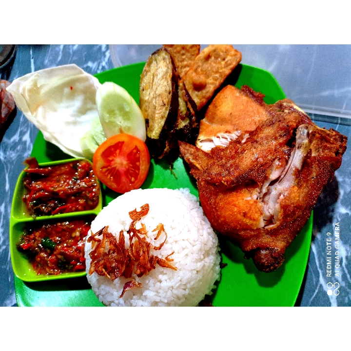 Ayam Penyet dan Nasi