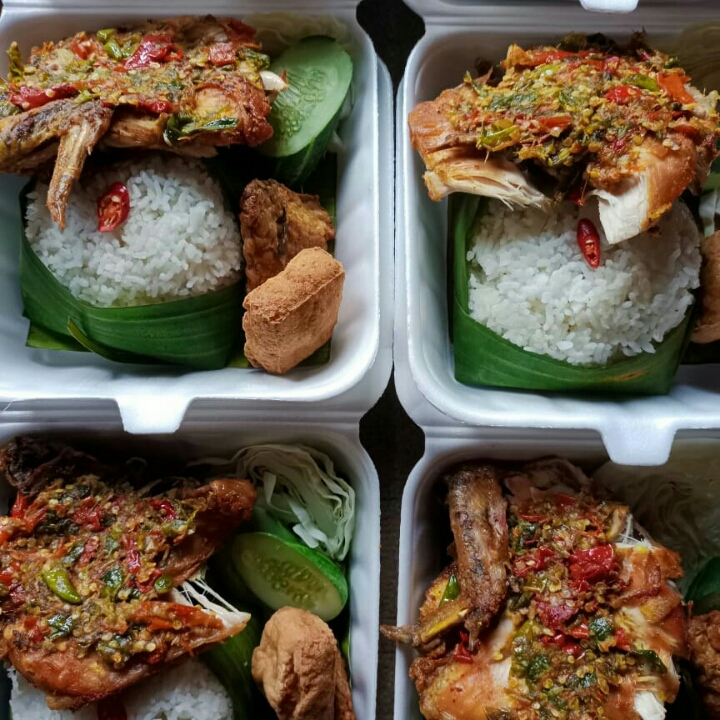 Ayam Penyet nasi Putih Atau Liwet