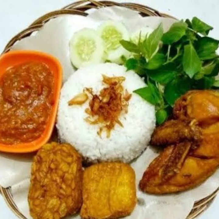 Ayam Penyetan 
