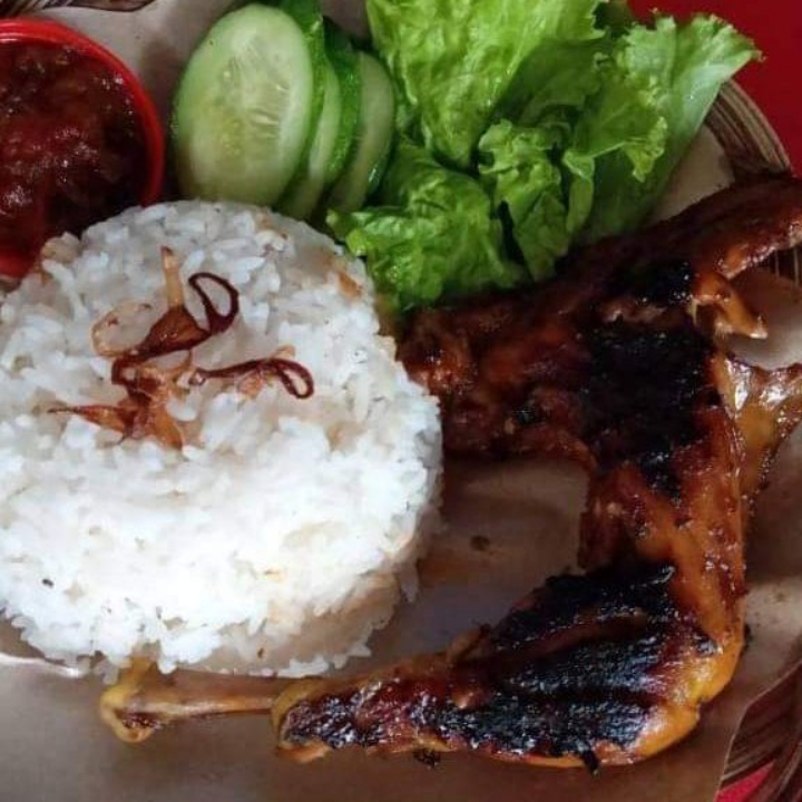 Ayam Potong Atau Ayam Boiler Sedia Bagian Paha Atas Dan Paha Bawah 