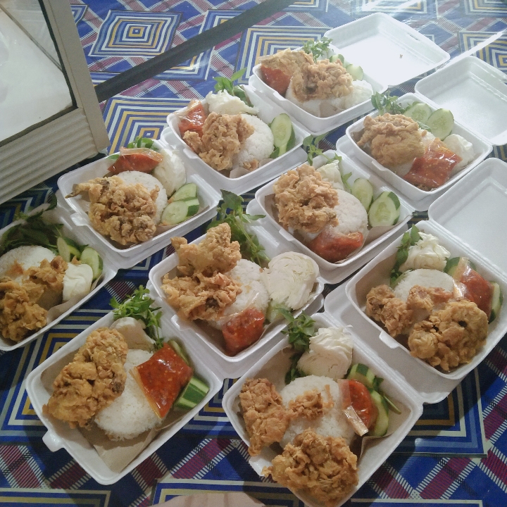 Ayam geprek Dan Nasi 