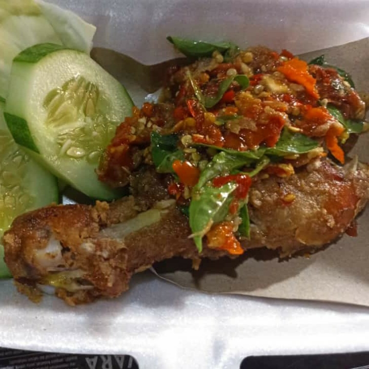 Ayam geprek Sambel  kemangi