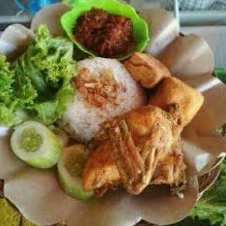 Nasi Ayam lalapan