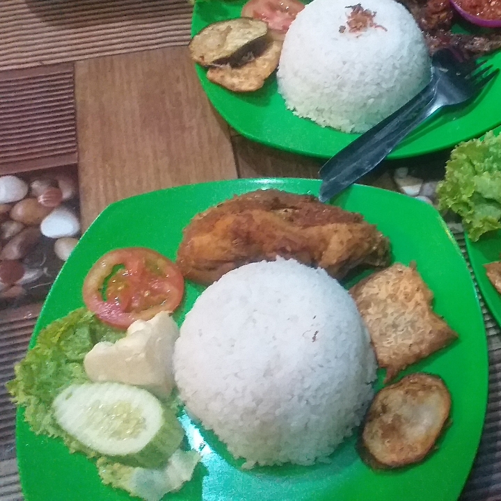 Ayam penyet