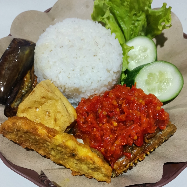 Nasi Ayam penyet