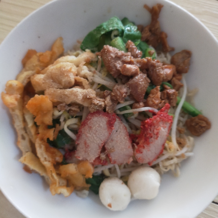 BAKMIE ATAU YAM MIE BABI KERING