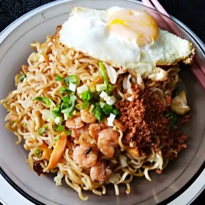 BAKMIE GORENG TELUR